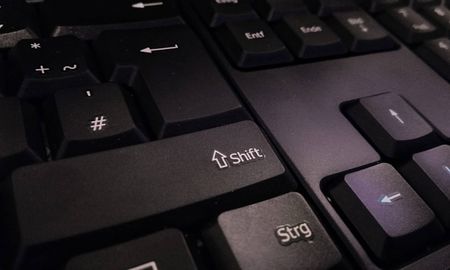 como es el teclado para computadora que tiene 450 botones