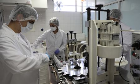 coronavirus: el lif ya produce alcohol en gel para todo el sistema de salud provincial coronavirus: el lif ya produce alcohol en gel para todo el sistema de salud provincial