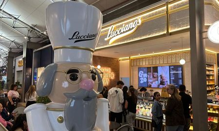 La reconocida heladería argentina Lucciano’s llegó a Santa Fe en Ribera Shopping. La reconocida heladería argentina Lucciano’s llegó a Santa Fe en Ribera Shopping.