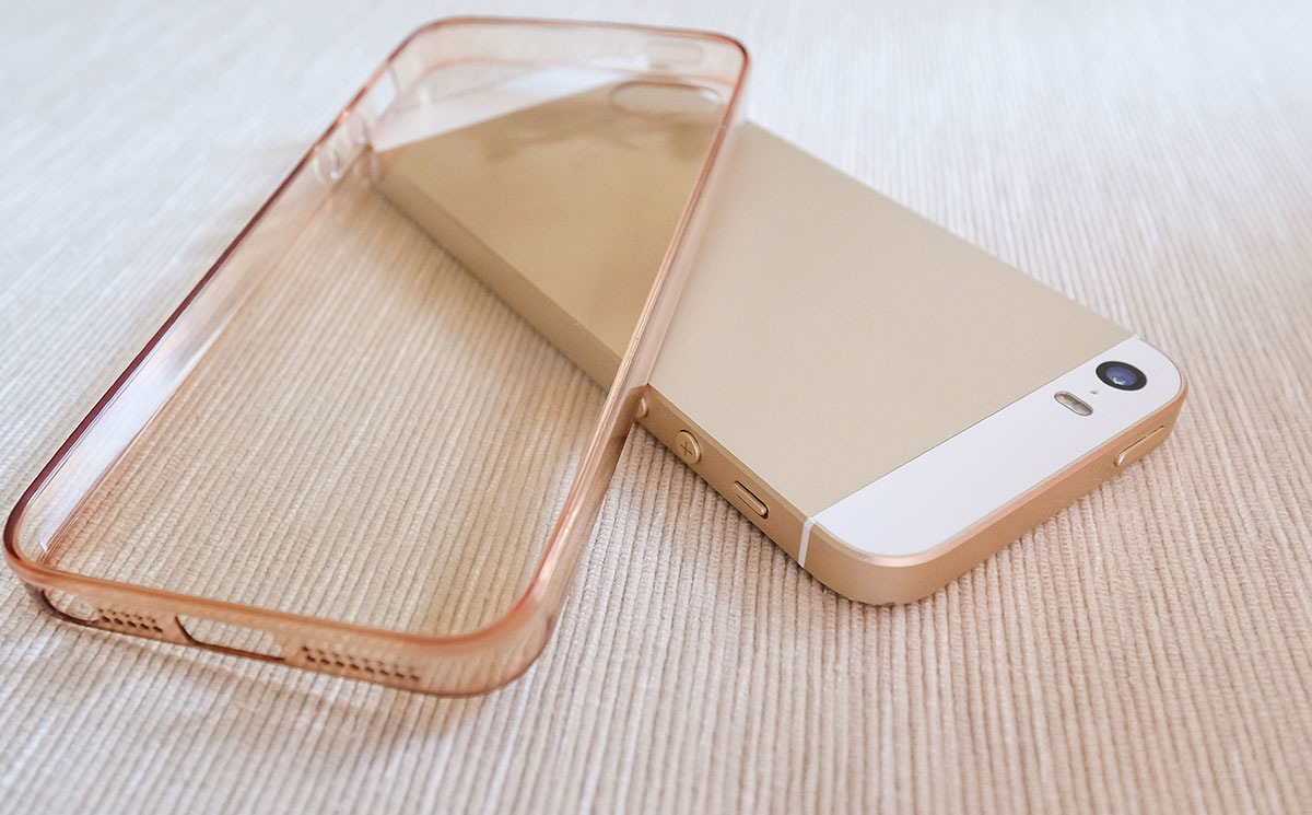 Cómo recuperar el brillo de tu funda de celular transparente