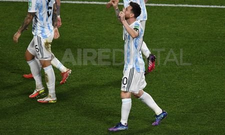 el saludo de lionel messi en la conferencia de prensa de scaloni el saludo de lionel messi en la conferencia de prensa de scaloni