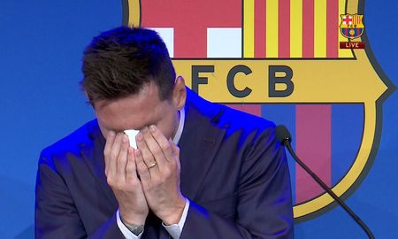 Quebrado hasta las lágrimas, Lionel Messi brinda su última conferencia de prensa en Barcelona. Quebrado hasta las lágrimas, Lionel Messi brinda su última conferencia de prensa en Barcelona.