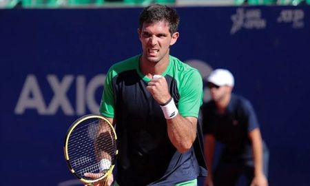 Delbonis, ubicado en el puesto 136 del ranking mundial de la ATP, se impuso ante Piros (158) por 7-6 (10) y 6-0. Su siguiente rival será un tenista estadounidense: Ernesto Escobedo (175) o Ethan Quinn (506).