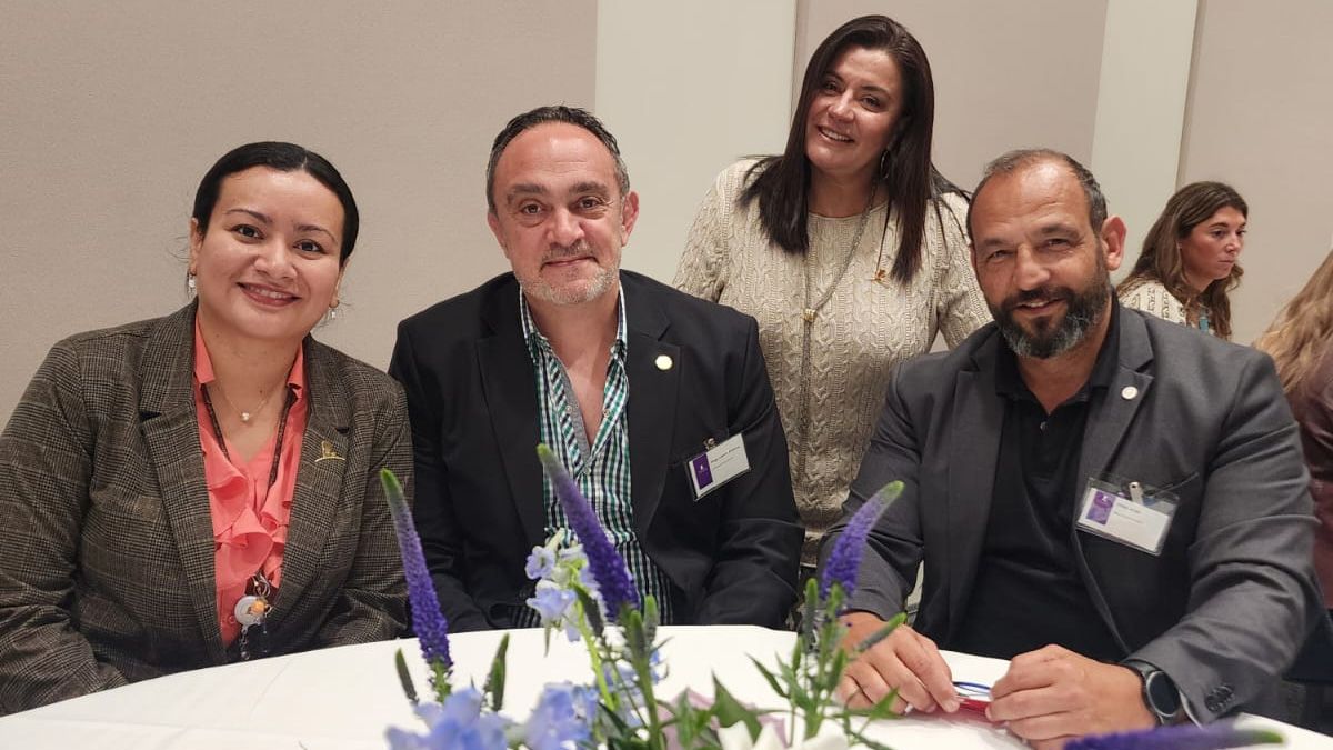 En la foto, el Dr. Diego Jorge y Diego Esquivo, junto a Nathali Gandalmez y Marcela Hill, representantes del programa global del St. Judas Hospital de los Estados Unidos. En la foto, el Dr. Diego Jorge y Diego Esquivo, junto a Nathali Gandalmez y Marcela Hill, representantes del programa global del St. Judas Hospital de los Estados Unidos.