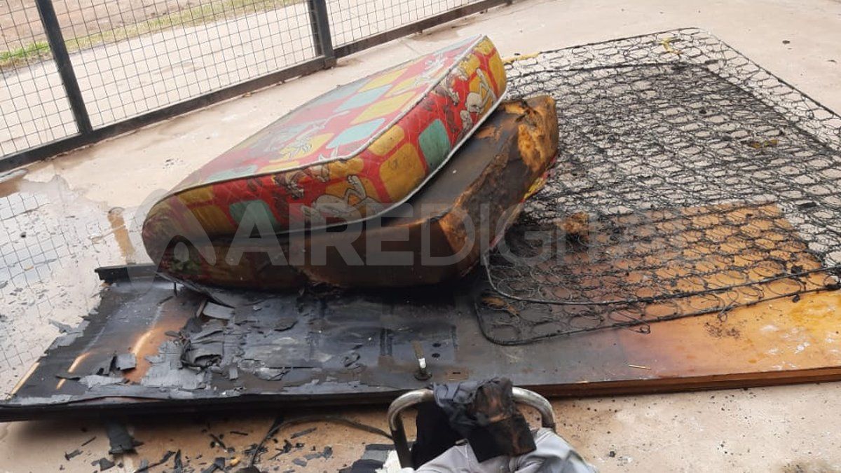 “Mi hija se despertó por la falta de aire y advertimos que había fuego sobre el colchón