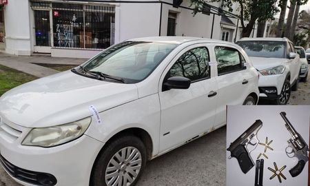 Un hombre y una mujer detenidos en Santa Fe. Tenían dos armas de fuego en el auto. Un hombre y una mujer detenidos en Santa Fe. Tenían dos armas de fuego en el auto.