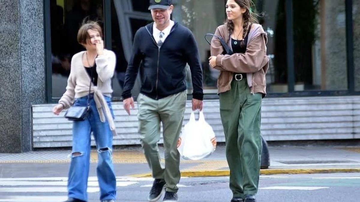 Matt Damon fue avistado caminando por Palermo junto a su familia, luego de hacer compras.