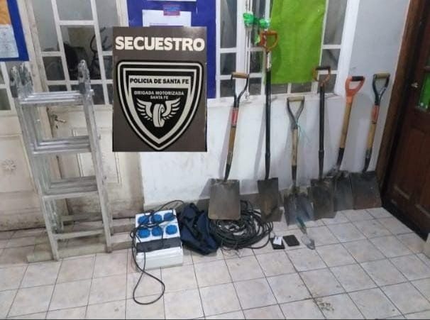 Las herramientas secuestradas al hombre de 43 años que fue trasladado a la Seccional Cuarta.