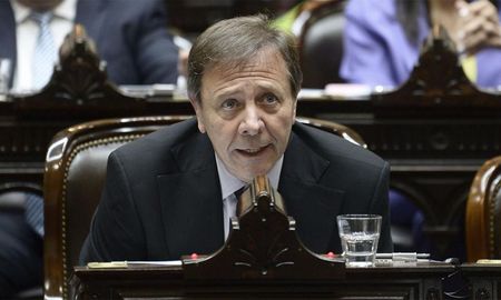 Hay que bajar un cambio y recuperar los consensos, sostuvo el diputado Zago. Hay que bajar un cambio y recuperar los consensos, sostuvo el diputado Zago.