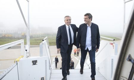 Aire de Santa Fe | Alberto Fernández Sergio Massa avión.jpg