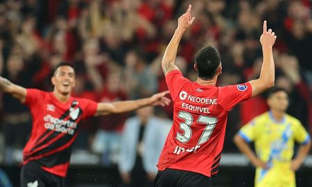 Lucas Esquivel marcó su primer gol internacional en su carrera y además, fue el primer tanto con la camiseta del Paranaense. Lucas Esquivel marcó su primer gol internacional en su carrera y además, fue el primer tanto con la camiseta del Paranaense.