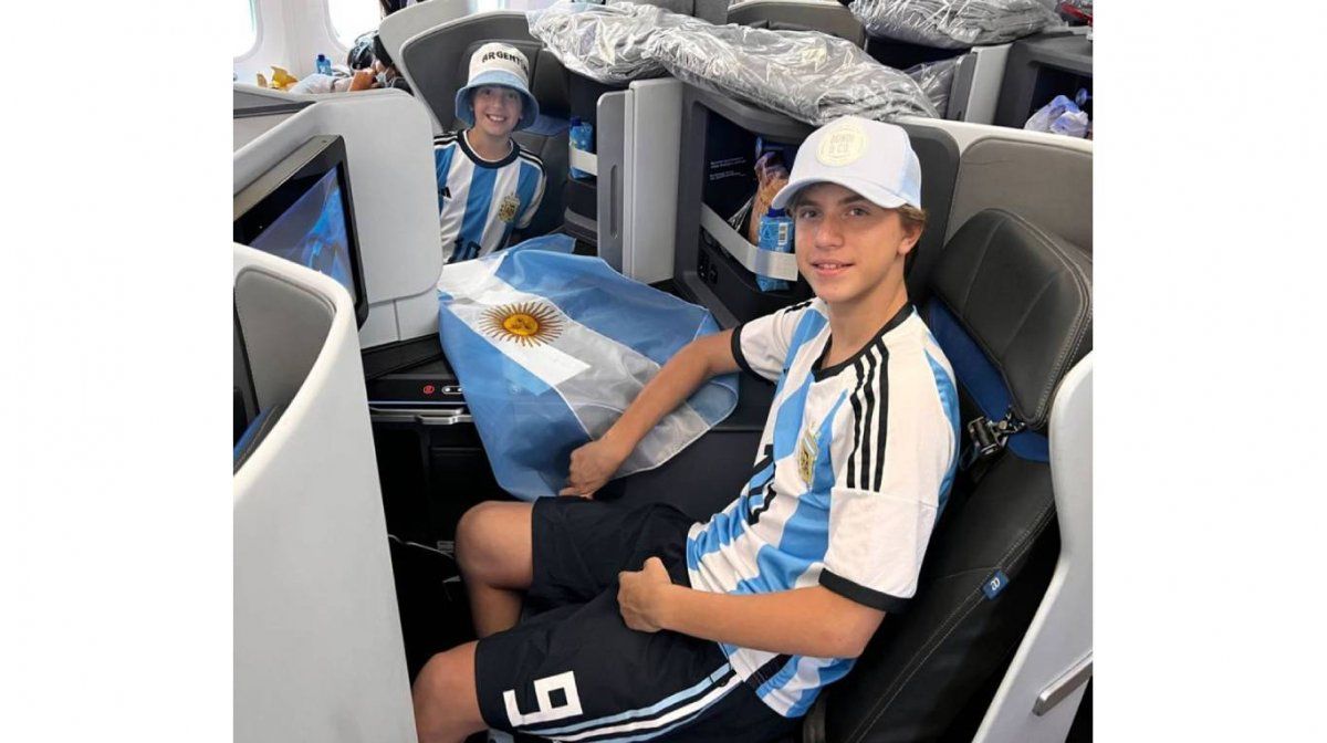 Los hijos de Wanda Nara viajaron a Qatar en primera clase.