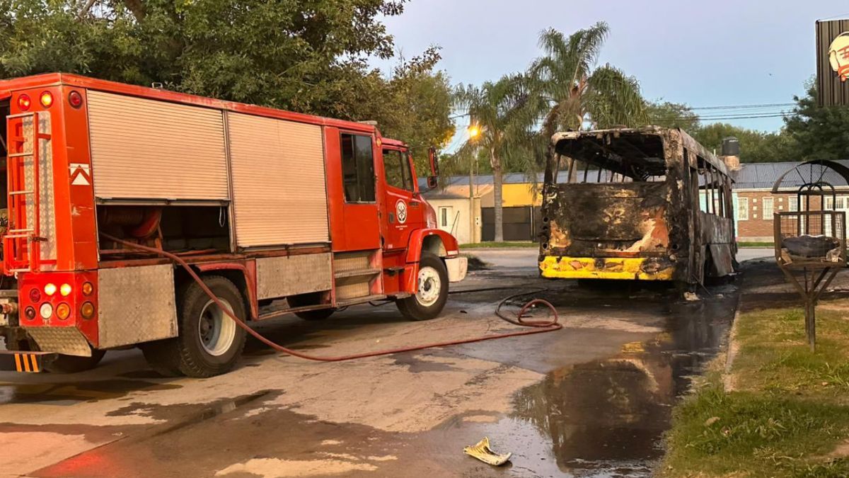 El incendio se desató alrededor de las 5.20 de la mañana en el barrio Punta Norte. El incendio se desató alrededor de las 5.20 de la mañana en el barrio Punta Norte.