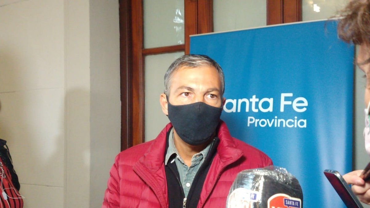 Con la oferta comunicada por el ministro de Trabajo, Juan Manuel Pusineri, un maestro de grado que recién se inicia cobraría en octubre 59.759 pesos, en diciembre 61.688 pesos, y en enero 62.460 pesos.