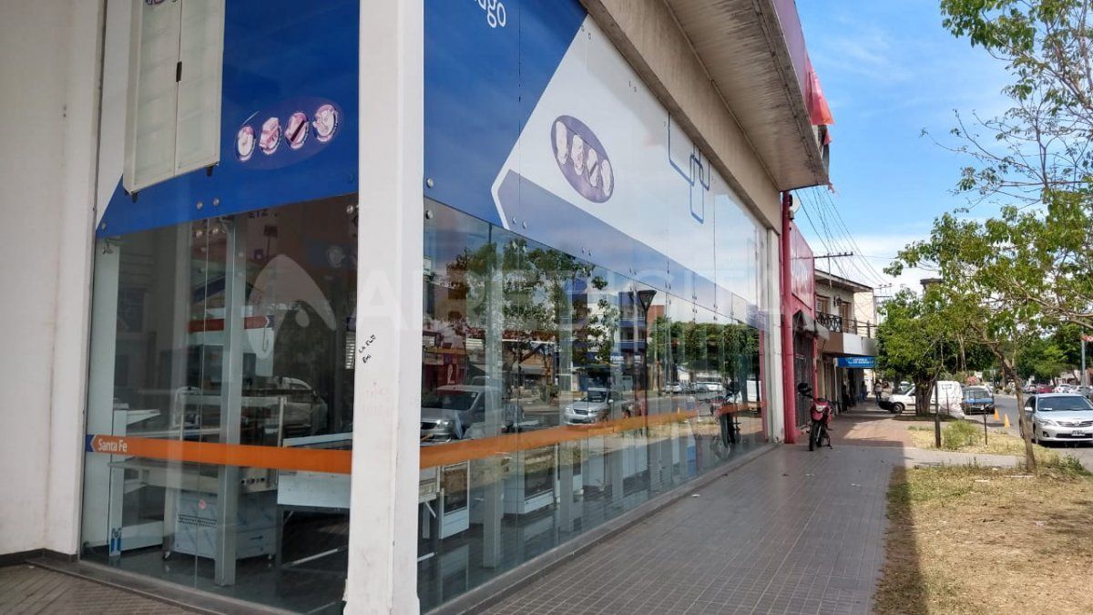 Famago vende equipamiento para locales comerciales y está en Facundo Zuviría y Derqui. 