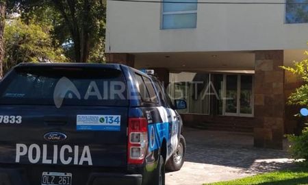 La casa está ubicada en el country El Paso y estaba a nombre de una offshore de Uruguay. La casa está ubicada en el country El Paso y estaba a nombre de una offshore de Uruguay.