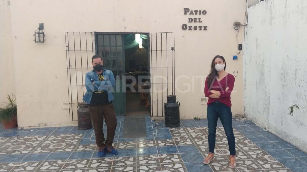 Cristian Acu&ntilde;a y Julieta Taborda forman parte del colectivo colectivo Cultura Autogestiva Santa Fe, que reclama que se habiliten las actividades art&iacute;sticas y culturales en la ciudad.&nbsp;