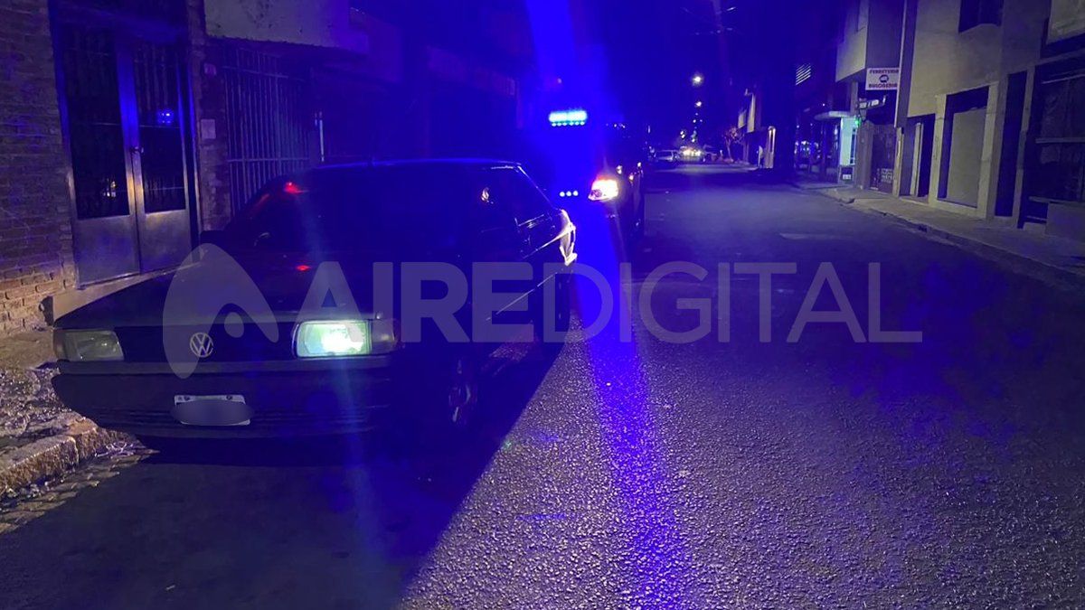 Un móvil policial custodió el auto por varias horas.