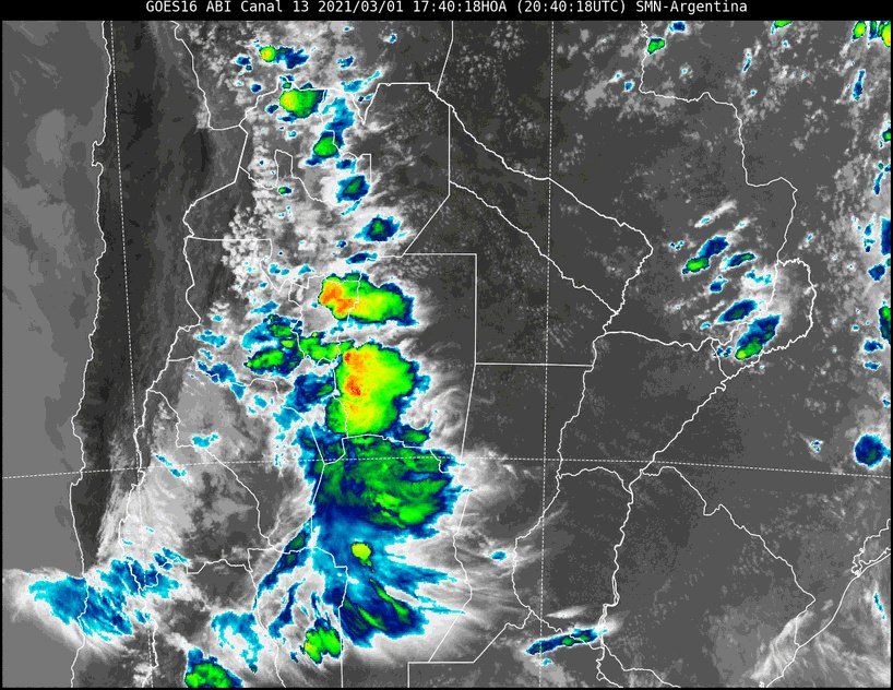 Imagen satelital del tiempo a las 17.40 horas del lunes.