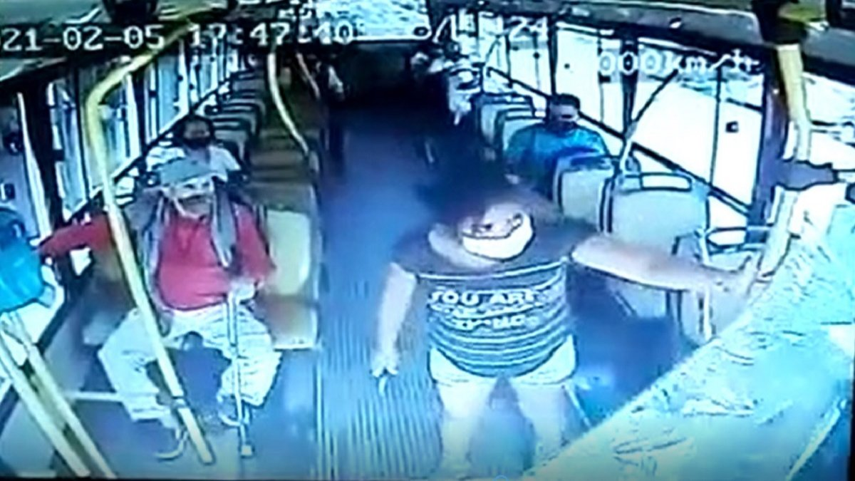 Una pasajera acuchilló a un colectivero porque le pidió que use barbijo