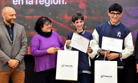 Gustavo Puccini y Roald Báscolo presentaron Santa Fe Game Factory, la primera incubadora pública de videojuegos de la provincia. Gustavo Puccini y Roald Báscolo presentaron Santa Fe Game Factory, la primera incubadora pública de videojuegos de la provincia.
