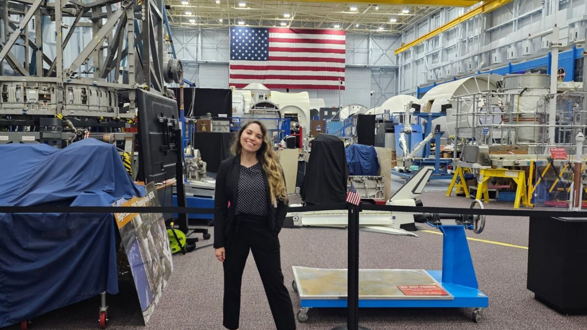 Luego de cuatro rechazos, Lorna logró ingresar a la agencia espacial en su quinto intento. Luego de cuatro rechazos, Lorna logró ingresar a la agencia espacial en su quinto intento.