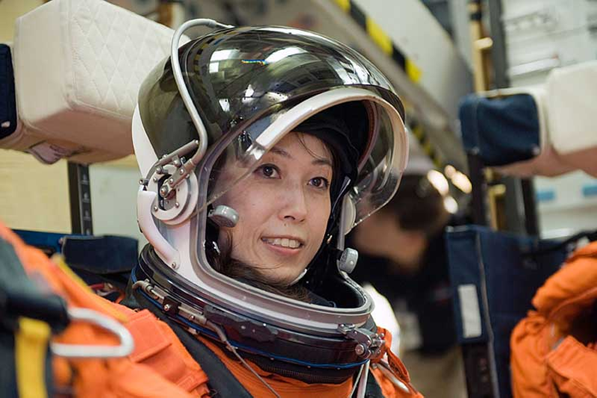Naoko Yamazaki es una astronauta de la Agencia Espacial Japonesa (JAXA) y tiene 54 años. Naoko Yamazaki es una astronauta de la Agencia Espacial Japonesa (JAXA) y tiene 54 años.
