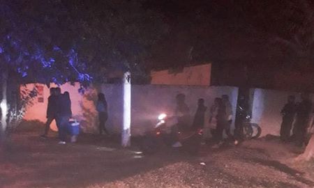La fiesta clandestina fue desactivada en una casa de 3 de febrero y Solís. La fiesta clandestina fue desactivada en una casa de 3 de febrero y Solís.