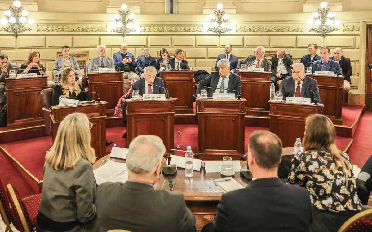 El Presidente de la Corte Suprema de Justicia y los seis Ministros del alto cuerpo asistieron a un encuentro con la Comisión de Poder Judicial y Otros Órganos Constitucionales de la Convención del 25. 