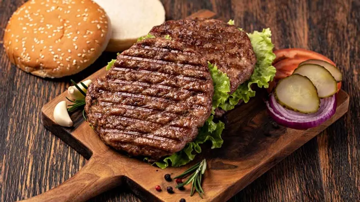 Las hamburguesas de carne y verduras son una excelente opción para preparar en casa y disfrutar en familia. Las hamburguesas de carne y verduras son una excelente opción para preparar en casa y disfrutar en familia.