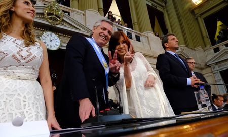 Aire de Santa Fe | Cristina y Alberto asumen fotos oficiales 02.jpg