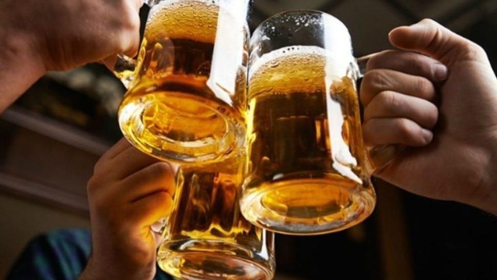 Apuñaló al novio en plena boda porque no le dieron más cerveza