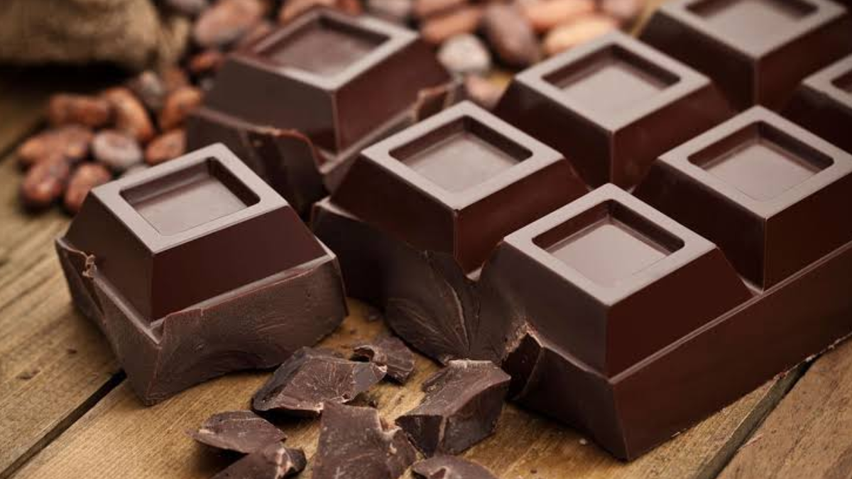 Elegir opciones con más del 70% de cacao es clave para aprovechar al máximo los antioxidantes que protegen la mente. Elegir opciones con más del 70% de cacao es clave para aprovechar al máximo los antioxidantes que protegen la mente.