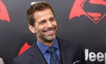 Zack Snyder quiere dirigir una adaptación de The Dark Knight Returns. Zack Snyder quiere dirigir una adaptación de The Dark Knight Returns.