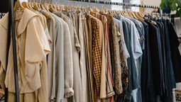 Para competir con las tiendas chinas, marcas como Zara y Macowens lanzaron descuentos de hasta 70%. Además, ofrecen la opción de pagar en 6 cuotas sin interés.
