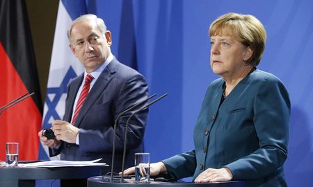 Ángela Merkel condenó el antisemitismo y apoyó la defensa de Israel contra los ataques de Hamás. Ángela Merkel condenó el antisemitismo y apoyó la defensa de Israel contra los ataques de Hamás.
