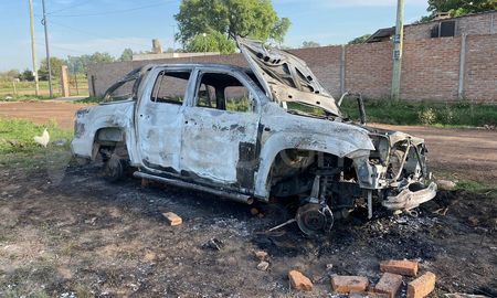 Ciudad de Santa Fe: robaron en la zona de recoleta una camioneta y la prendieron fuego en el Barrio Las Lomas Ciudad de Santa Fe: robaron en la zona de recoleta una camioneta y la prendieron fuego en el Barrio Las Lomas