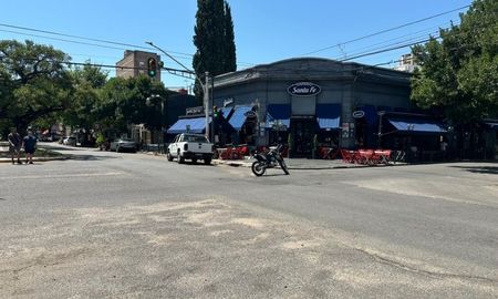 Accidente entre una camioneta y una moto en Bulevar Pellegrini Accidente entre una camioneta y una moto en Bulevar Pellegrini