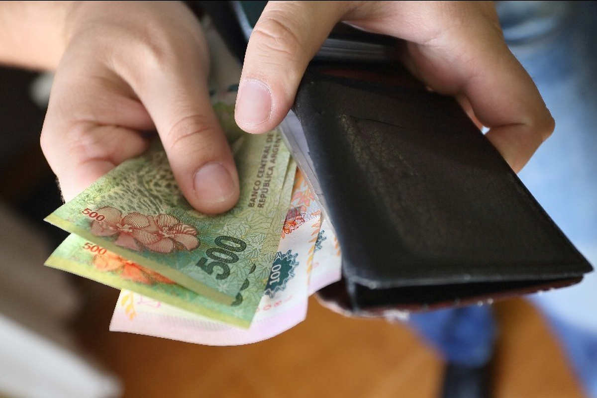 Muchos salarios continúan perdiendo poder adquisitivo a pesar de los aumentos salariales. Muchos salarios continúan perdiendo poder adquisitivo a pesar de los aumentos salariales.