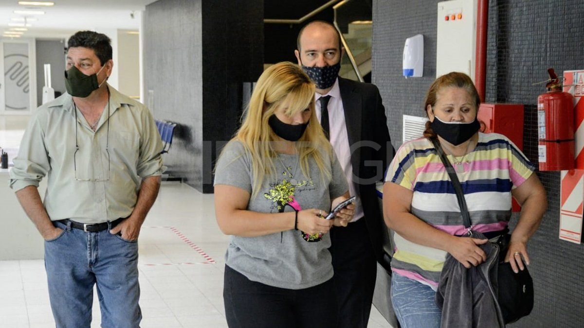 La familia de Carlos Bocacha Orellano ingresaba este lunes por la mañana a la audiencia imputativa de los detenidos por la muerte en el boliche Ming River Huse de Rosario.&nbsp;