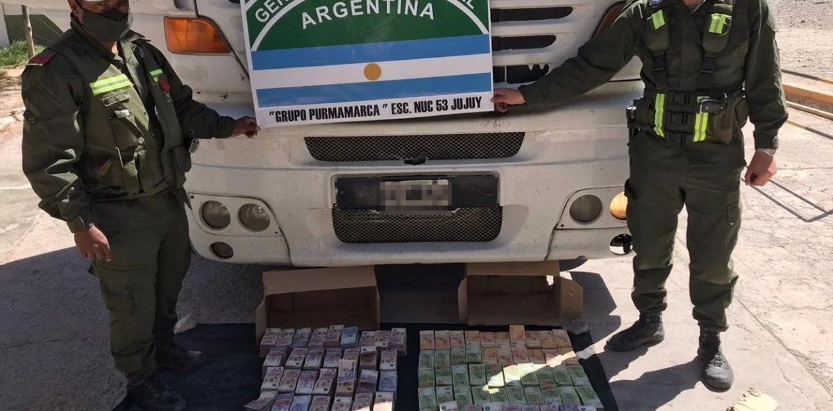 Parte de lo decomisado por Gendarmería en la ruta 9. (Prensa GNA)