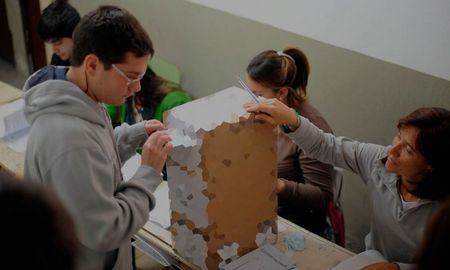 Miradas contrarias a la decisión del Tribunal Electoral de Santa Fe por el voto joven. Miradas contrarias a la decisión del Tribunal Electoral de Santa Fe por el voto joven.