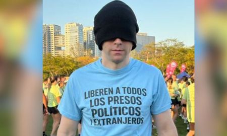 Durante la maratón en Buenos Aires, el gendarme advirtió que aún quedan ciudadanos de diversos países encarcelados sin procesos judiciales claros. Durante la maratón en Buenos Aires, el gendarme advirtió que aún quedan ciudadanos de diversos países encarcelados sin procesos judiciales claros.