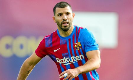 Sergio Kun Agüero continúa internado por la arritmia cardíaca que sufrió en el último partido del Barcelona y el entrenador culé reveló que el argentino está de buen ánimo. Sergio Kun Agüero continúa internado por la arritmia cardíaca que sufrió en el último partido del Barcelona y el entrenador culé reveló que el argentino está de buen ánimo.