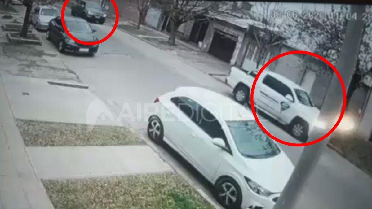 La imagen que muestra la llegada de las víctimas a la puerta de la escribanía. 