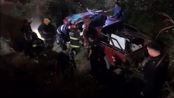Al menos un muerto y varios heridos tras el vuelco de una camioneta en Esperanza