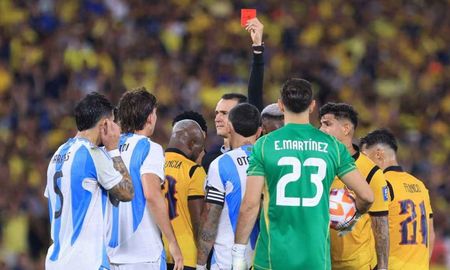 Otamendi se fue expulsado en Argentina vs. Ecuador. Otamendi se fue expulsado en Argentina vs. Ecuador.