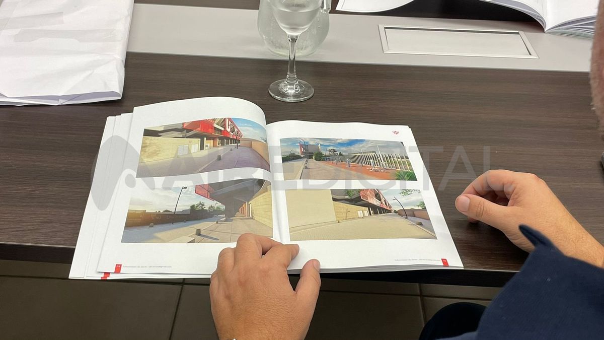 Unión presentó en la Municipalidad el proyecto para ampliar el Estadio 15 de Abril. Unión presentó en la Municipalidad el proyecto para ampliar el Estadio 15 de Abril.