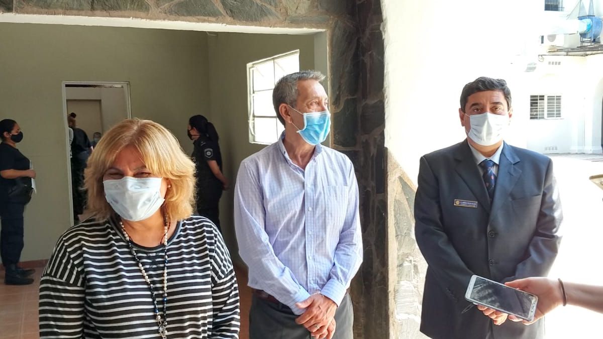 La Ministra de Salud de la provincia de Santa Fe, Sonia Martorano, junto al Secretario de Salud, Jorge Prieto, y el secretario de Seguridad, Jorge Fernández.