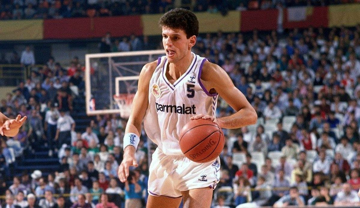 En 1988, el escolta se incorporó al Real Madrid, con el que firmó un contrato de alrededor de 4 millones de dólares. Con Petrovic como abanderado, en 1989 el Merengue ganó la Copa del Rey frente al Barcelona, y conquistó la Recopa de Europa en una final espectacular ante el Snaidero Caserta italiano. Esta sería su única temporada en España. En 1988, el escolta se incorporó al Real Madrid, con el que firmó un contrato de alrededor de 4 millones de dólares. Con Petrovic como abanderado, en 1989 el Merengue ganó la Copa del Rey frente al Barcelona, y conquistó la Recopa de Europa en una final espectacular ante el Snaidero Caserta italiano. Esta sería su única temporada en España.